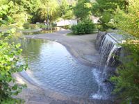 Der Aquaspielplatz an der Staumauer